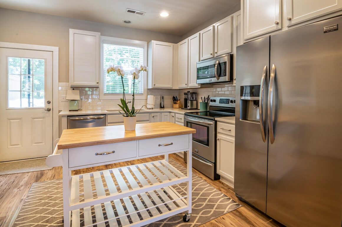 featured image - The Ultimate Guide to Removing Stubborn Stains from Your Kitchen Floor